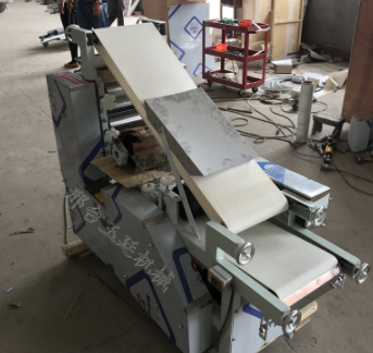 廠(chǎng)家供應(yīng)多功能仿手工掉渣餅機(jī)白吉饃成型機(jī)里脊肉餅燒餅荷葉餅機(jī)