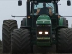 大馬力拖拉機加裝寬胎的翻地與播種作業